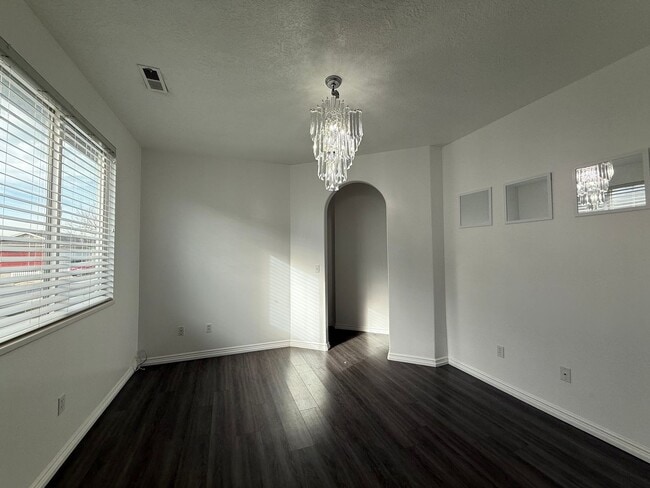 Building Photo - Updated 3-Bedroom Home in Woods Cross!