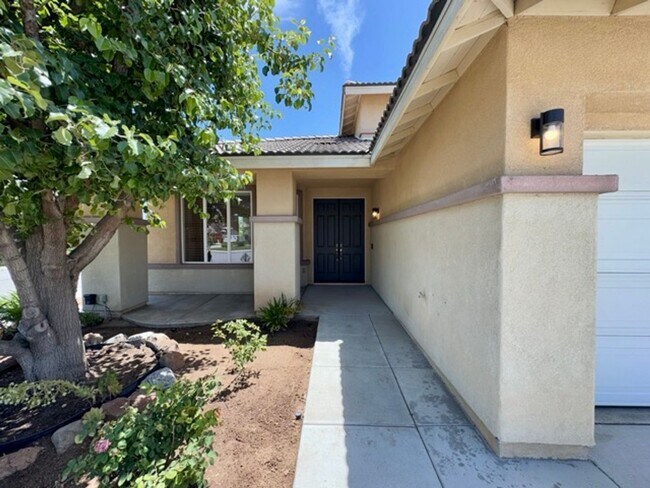 Building Photo - 4 Bedroom Menifee home available now for l...