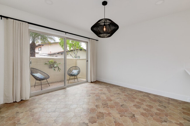 Building Photo - 4373 Loma Riviera Ct