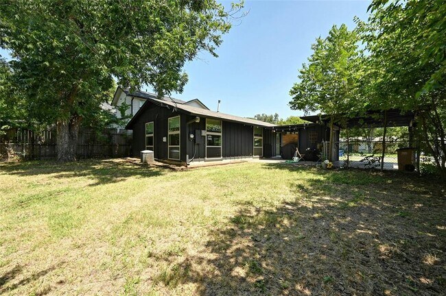 Building Photo - 1513 Corona Dr