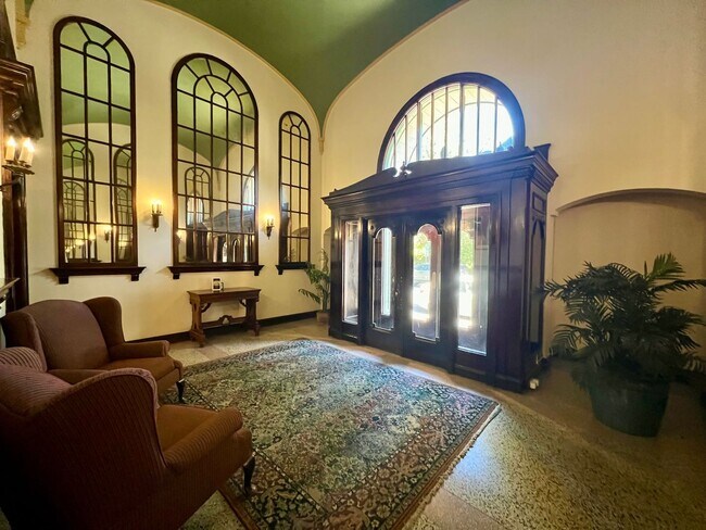 Building Photo - Historic Studio with Murphy Bed, Storage & Prime Alphabet District Location!