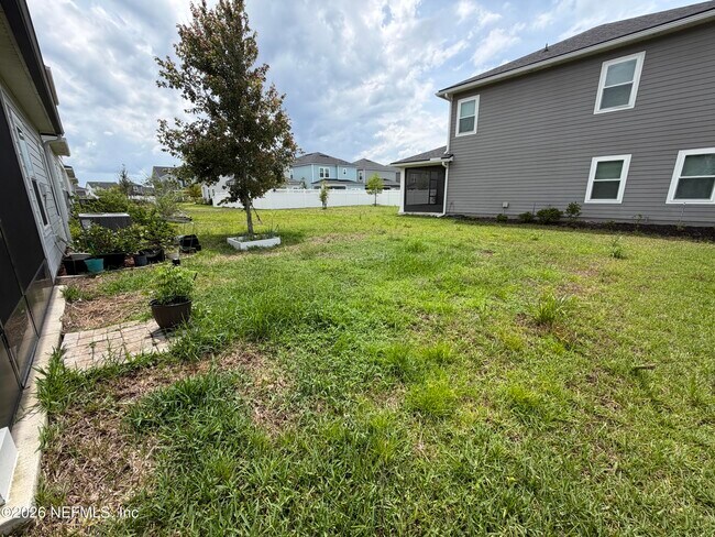 Building Photo - 70 Golden Fern Dr