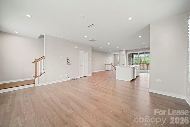 Building Photo - 636 Crudent Rd