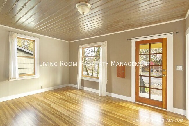 Building Photo - 1927 SE Spokane St