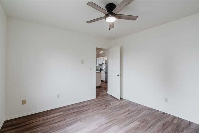 Building Photo - 3123 N Truwood Dr