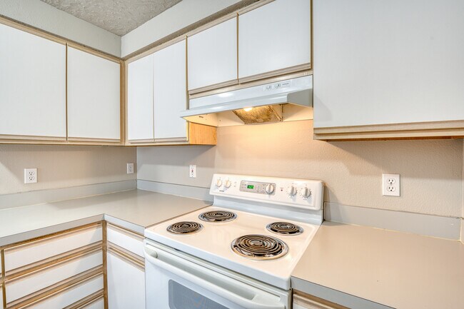 Building Photo - 1438 N Bluff Pl