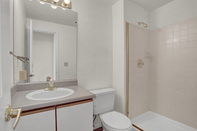 Building Photo - $1,000 Off First Full Month! Spacious 3-Be...