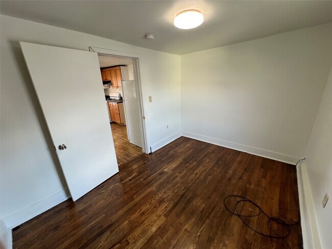 Building Photo - 4 Erie St