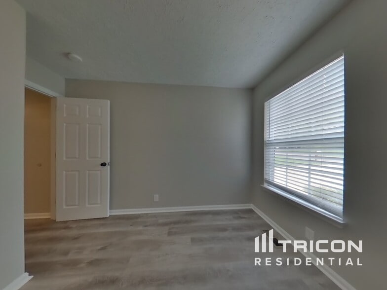 Building Photo - 911 Celeste Ct