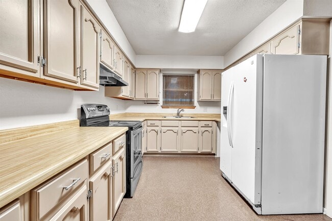 Building Photo - 901 Eden Ln
