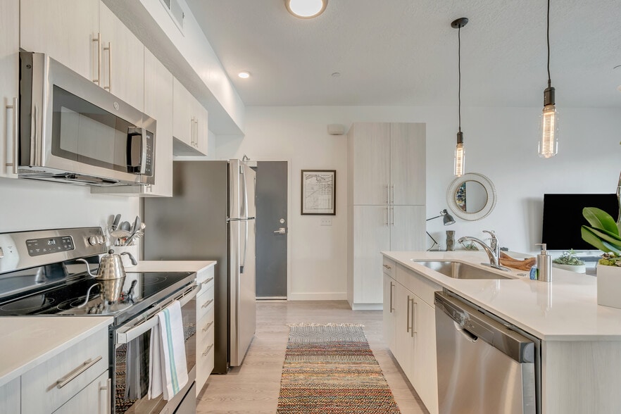 Building Photo - Maven West