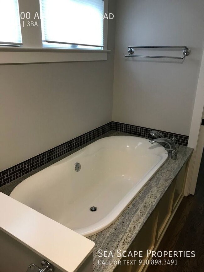 Building Photo - 7200 Airlie Pl