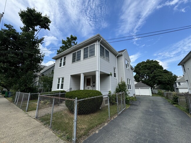 Building Photo - 108 Dalby St