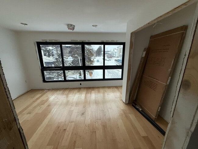 Building Photo - 45 Laurel St