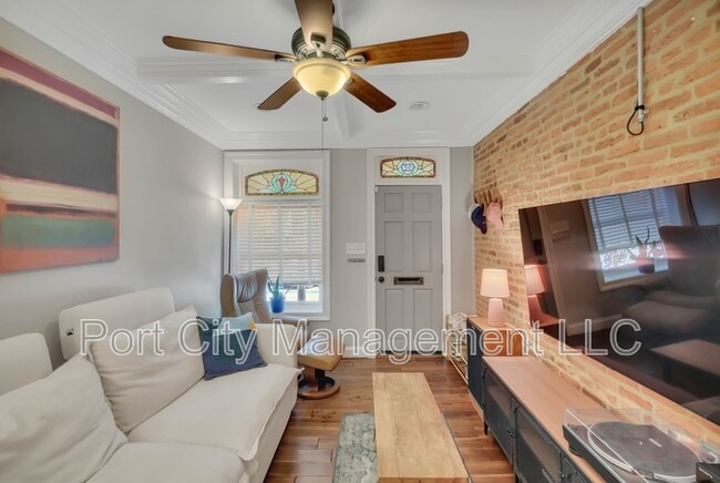 Building Photo - 504 S Milton Ave