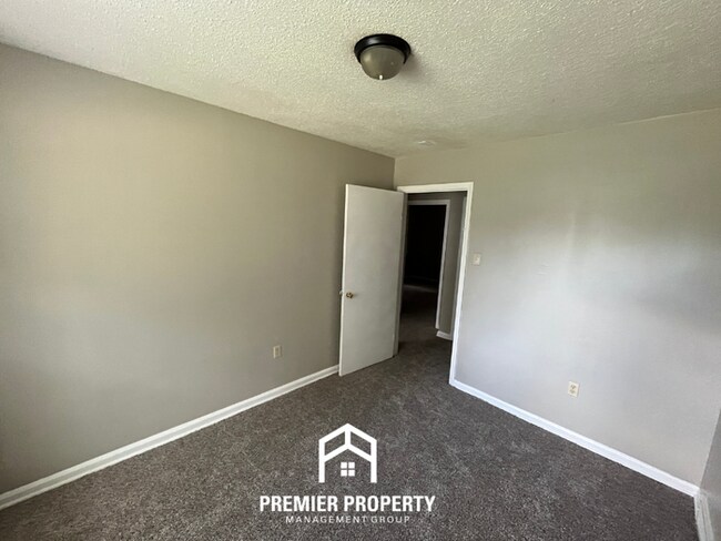 Building Photo - Charming 3BR/1BA Near Parkway Village | 1,305 Sq Ft, Open Kitchen & Large Fenced Yard