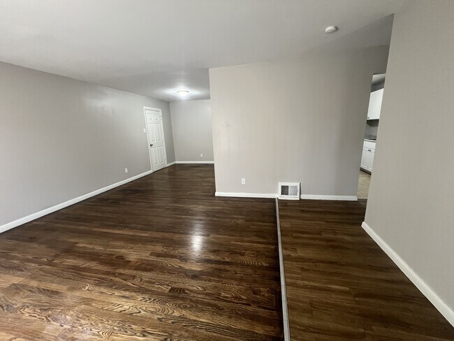 Building Photo - 117 Bayview Dr