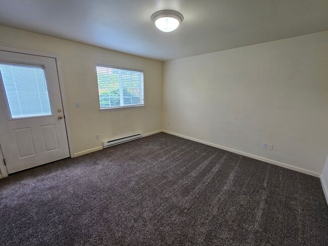 Building Photo - North Gilham Condo
