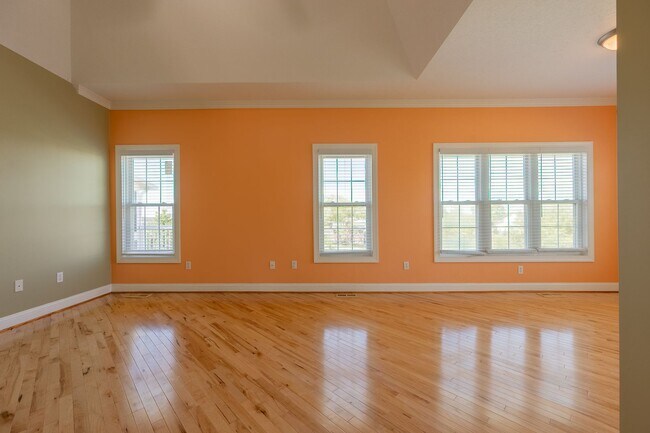 Building Photo - 1701 Stratford View Dr