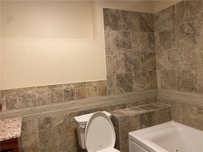 Building Photo - 3400 Palm Cir