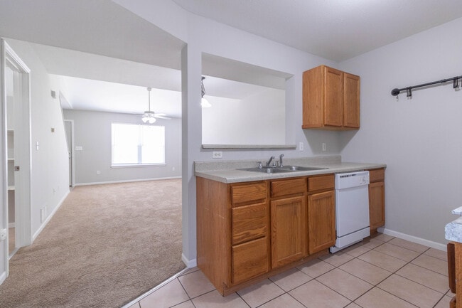 Building Photo - 1505 Raleigh Dr