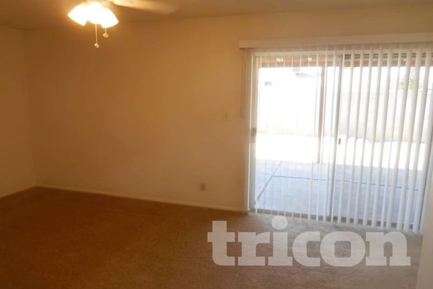 Building Photo - 823 W Juanita Cir