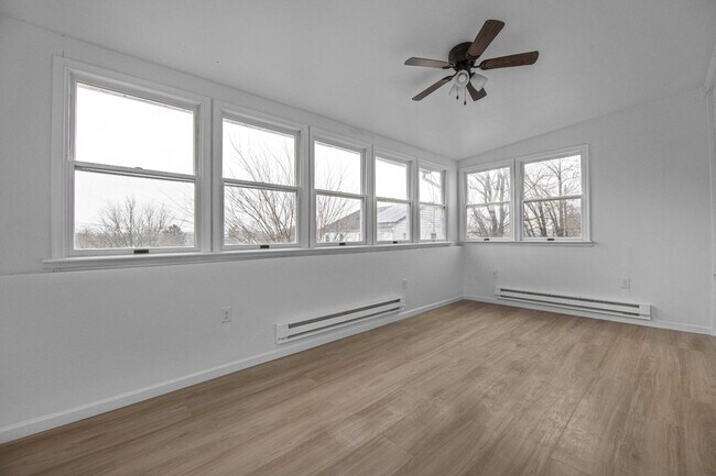 Building Photo - 461 Hale St