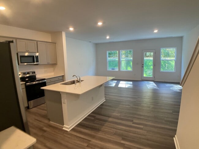 Building Photo - Brand New Townhome in Lawson Townes, Haw River, NC