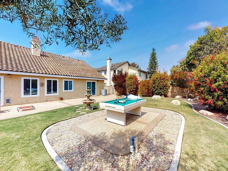 Building Photo - 2520 Lobelia Dr