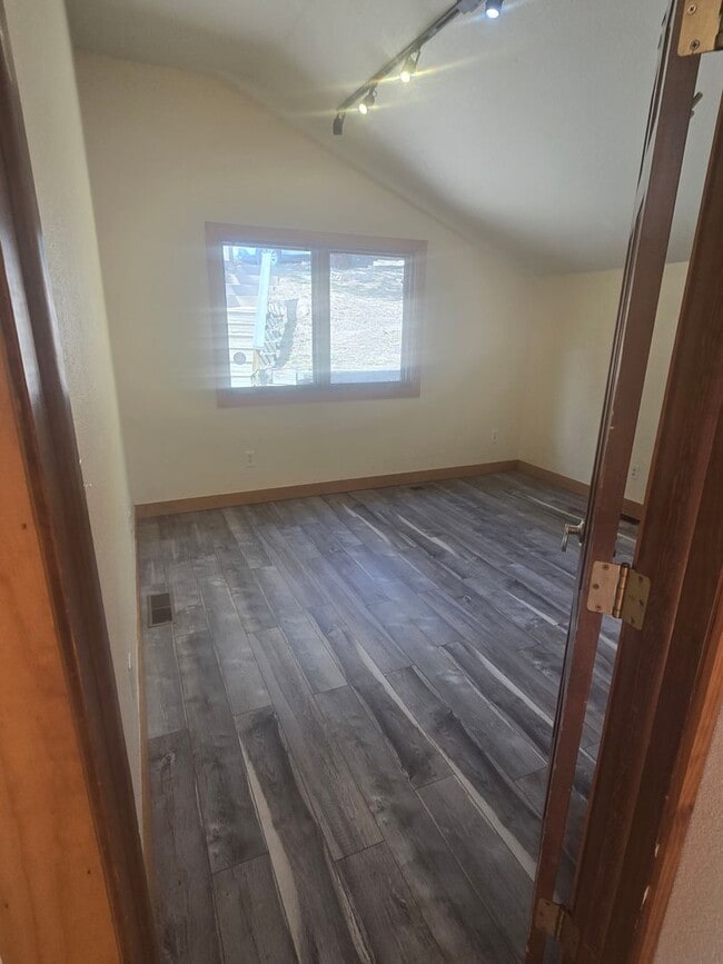 Building Photo - 229 Crestwood Ct