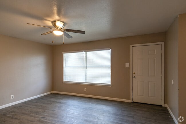 Building Photo - The Crossings at 31st Street Apartments