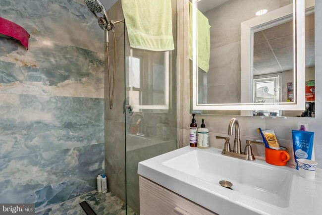 Building Photo - 711 Corinthian Ave