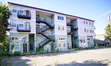 Building Photo - Bright Modern Studio with Tall Ceilings and Luxe Details!