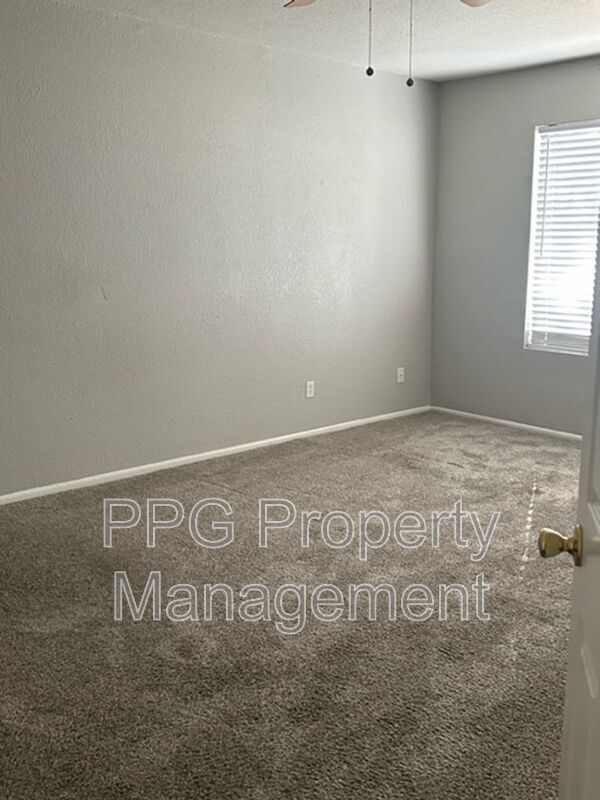 Building Photo - 6046 W Townley Ave