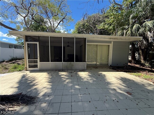 Building Photo - 1435 Alcazar Ave