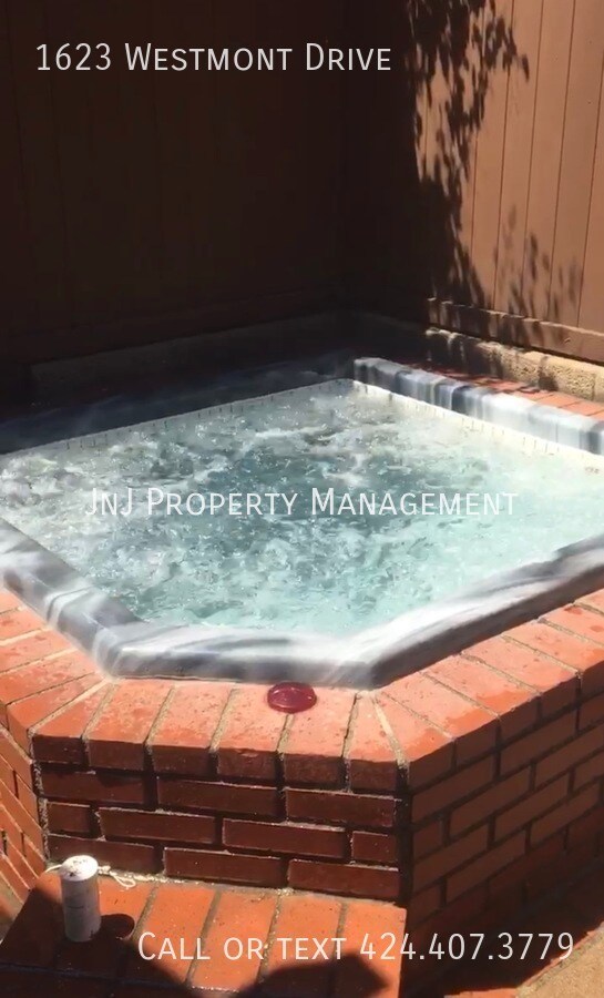 Building Photo - 1623 Westmont Dr