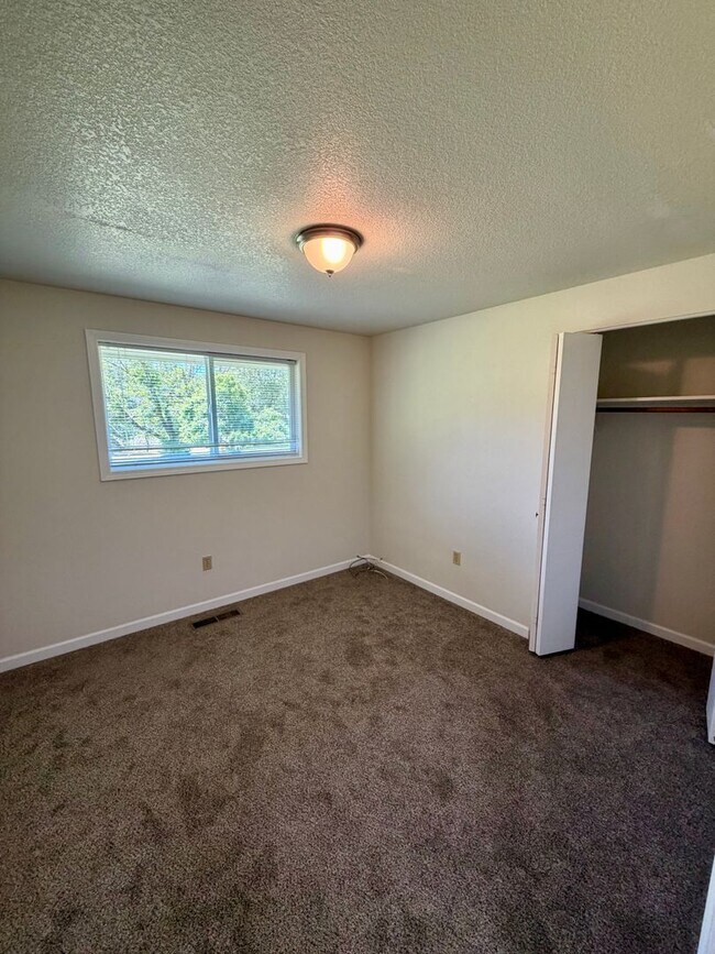 Building Photo - Newly Renovated Riverfront 3BR House - Available 8/1/2026