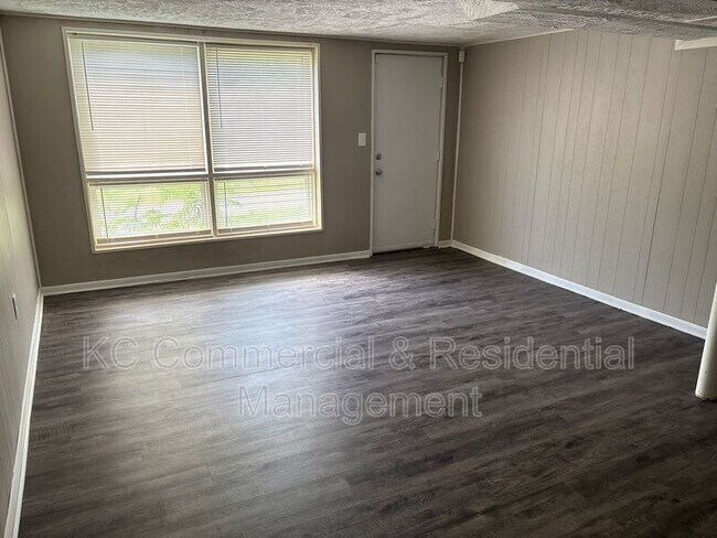 Building Photo - 9211 E 50th Terrace