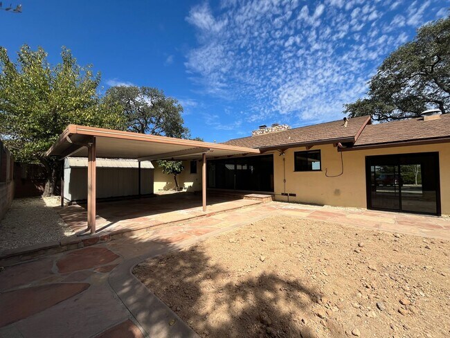 Building Photo - 420 Fairview Ln