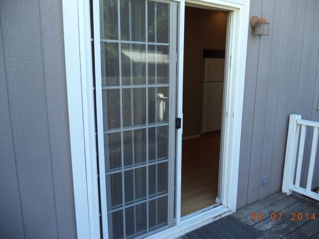 Building Photo - Beautiful Town Home for Rent