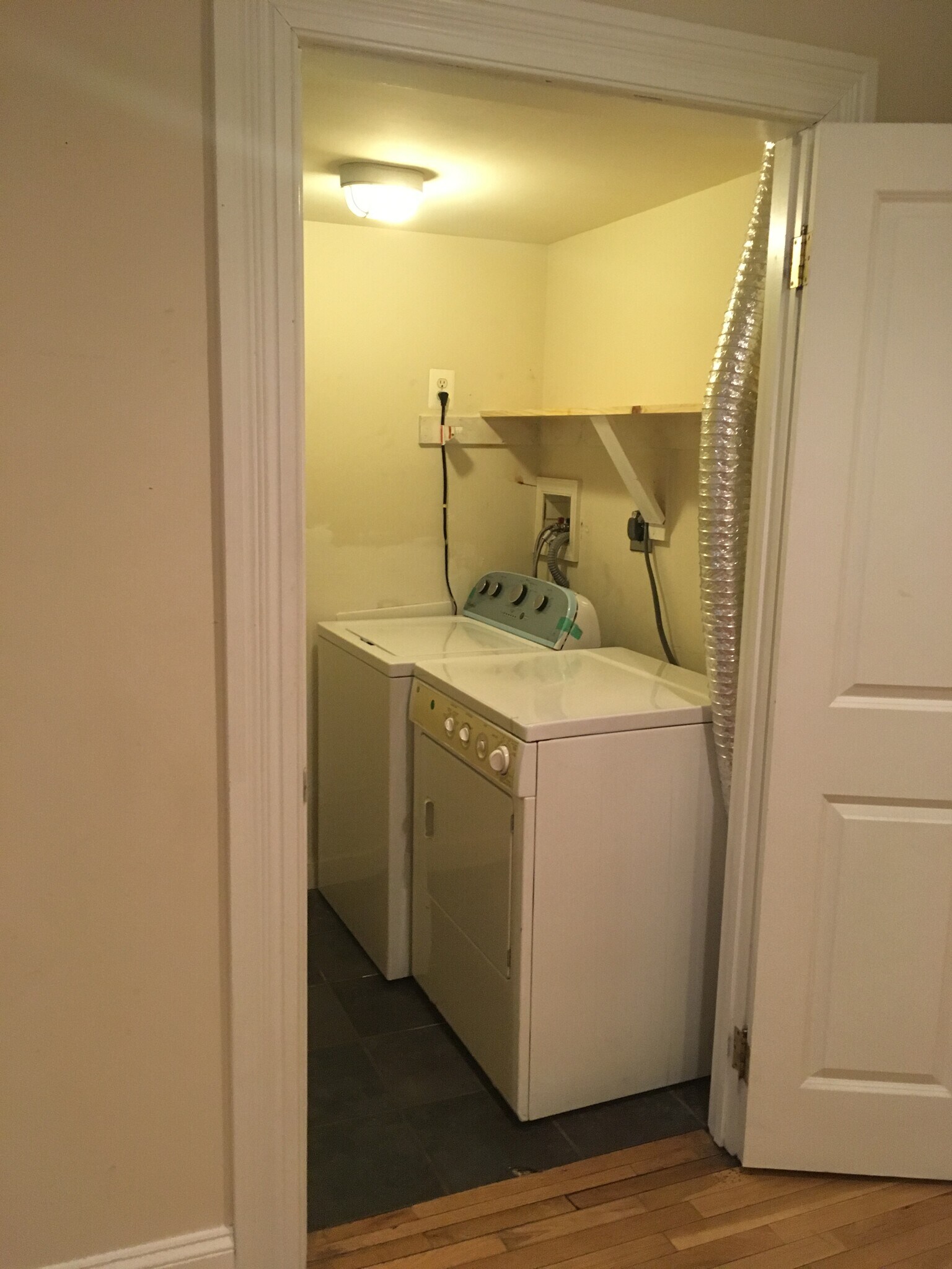 Building Photo - 2105 N Charles St