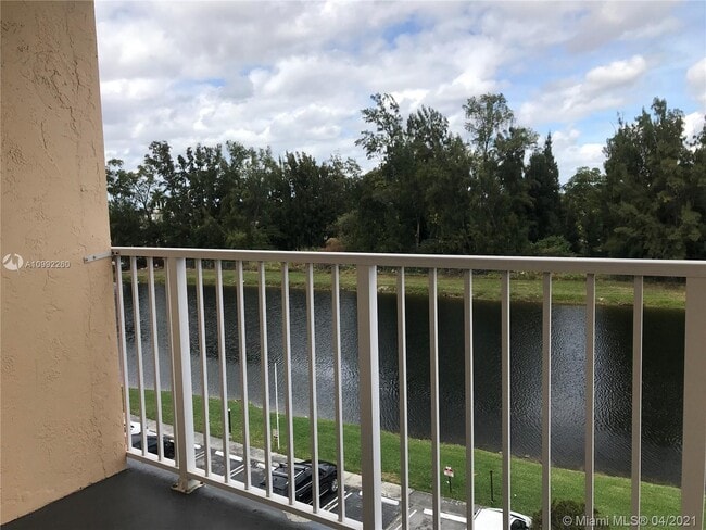 Building Photo - 16465 NE 22nd Ave