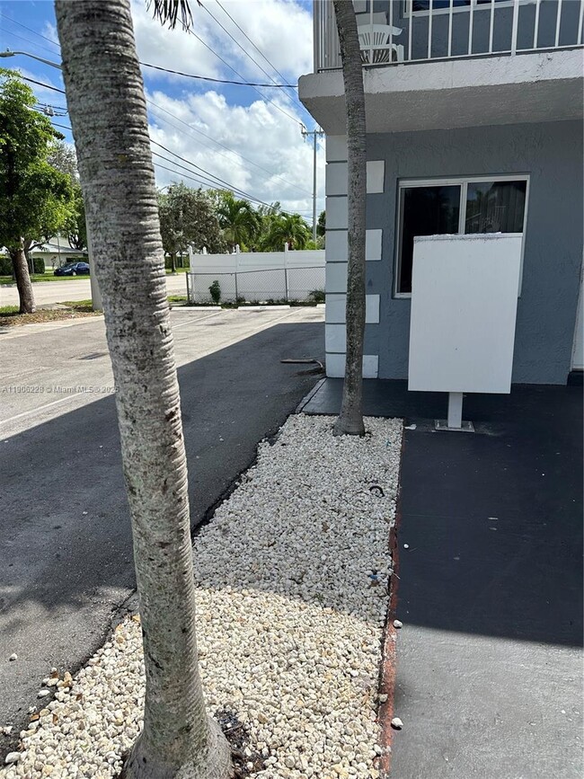 Building Photo - 3901 NW 9th Ave