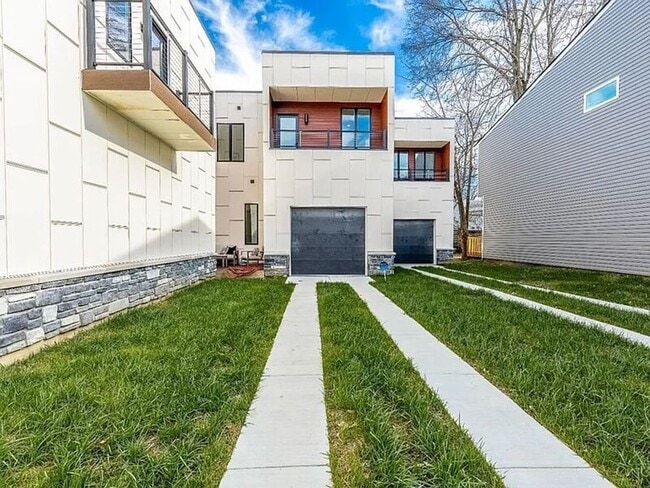 Building Photo - 1325 Knowlton St