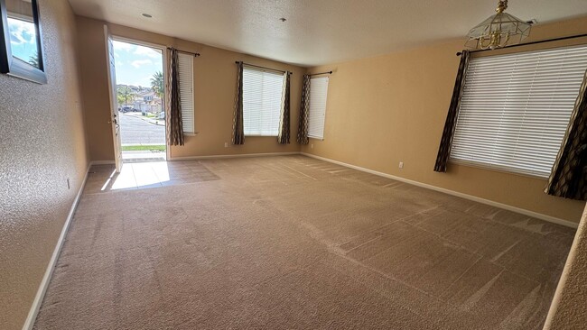 Building Photo - PENDING!