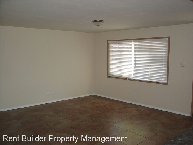 Building Photo - 9801 Snow Heights Blvd NE