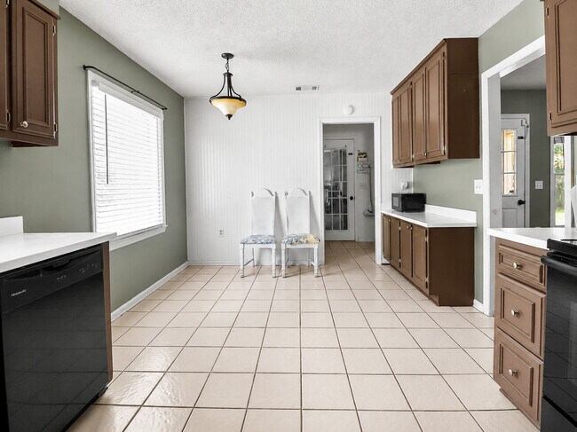 Building Photo - 127 Pine Bluff Dr
