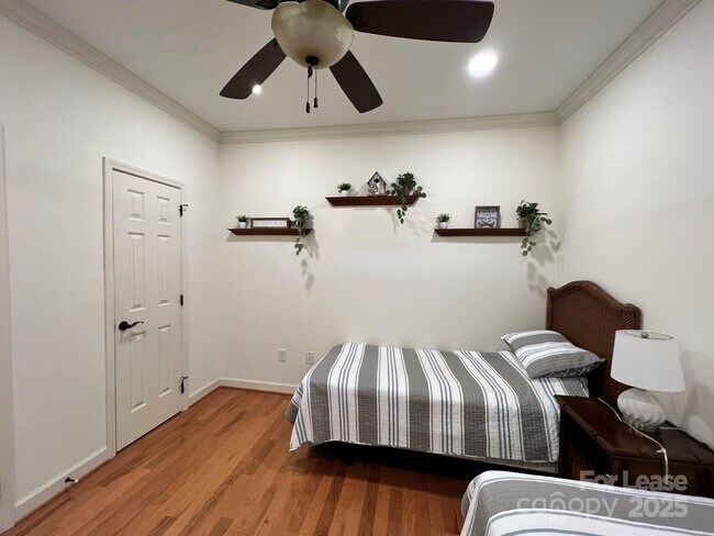 Building Photo - 1140 Torrence Cir