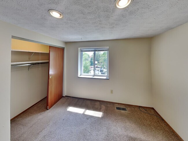 Building Photo - 94 E 18th Ave