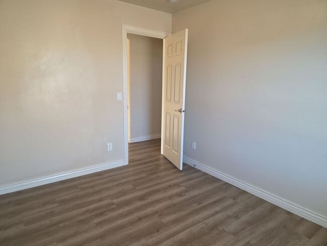 Building Photo - Northern View Subdivision Townhome